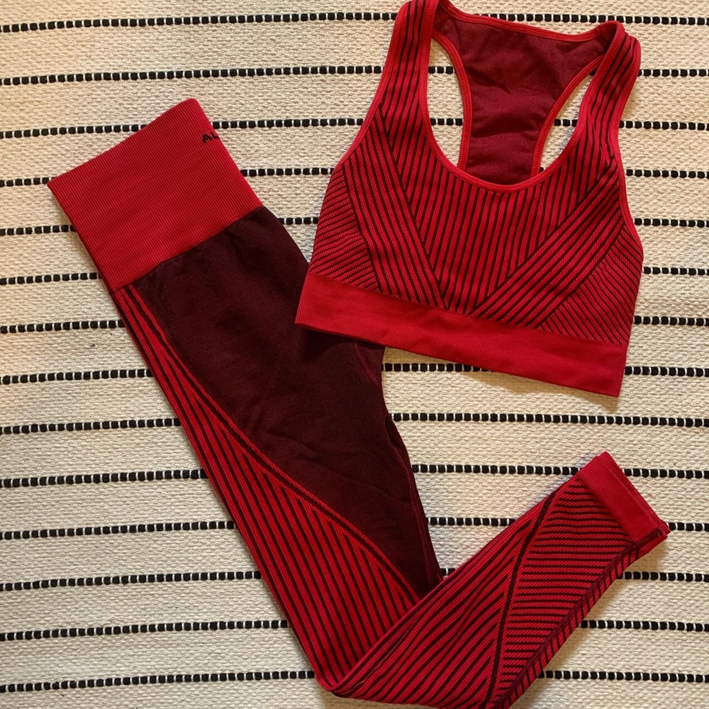 ALALA Wave Seamless Set in Crimson Sz S